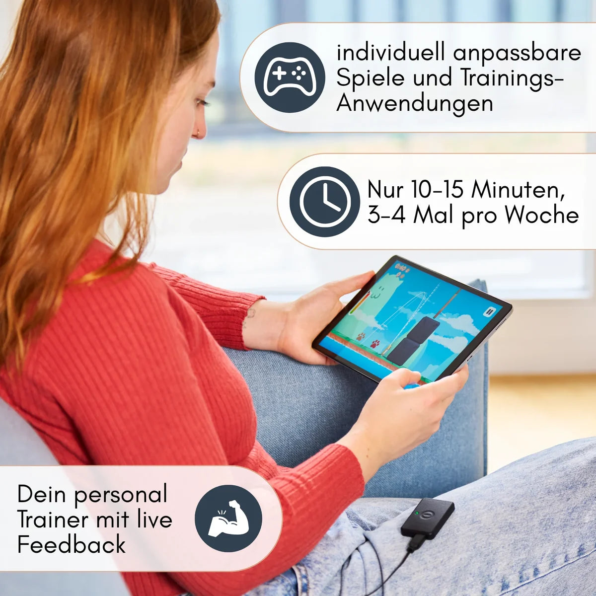 Frau trainiert mit der Apelvo-App auf dem Tablet, der Sensor liegt am Hosenbund